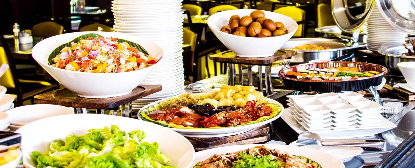 samdi-hotel-da-nang-viet-nam-buffet-dinner